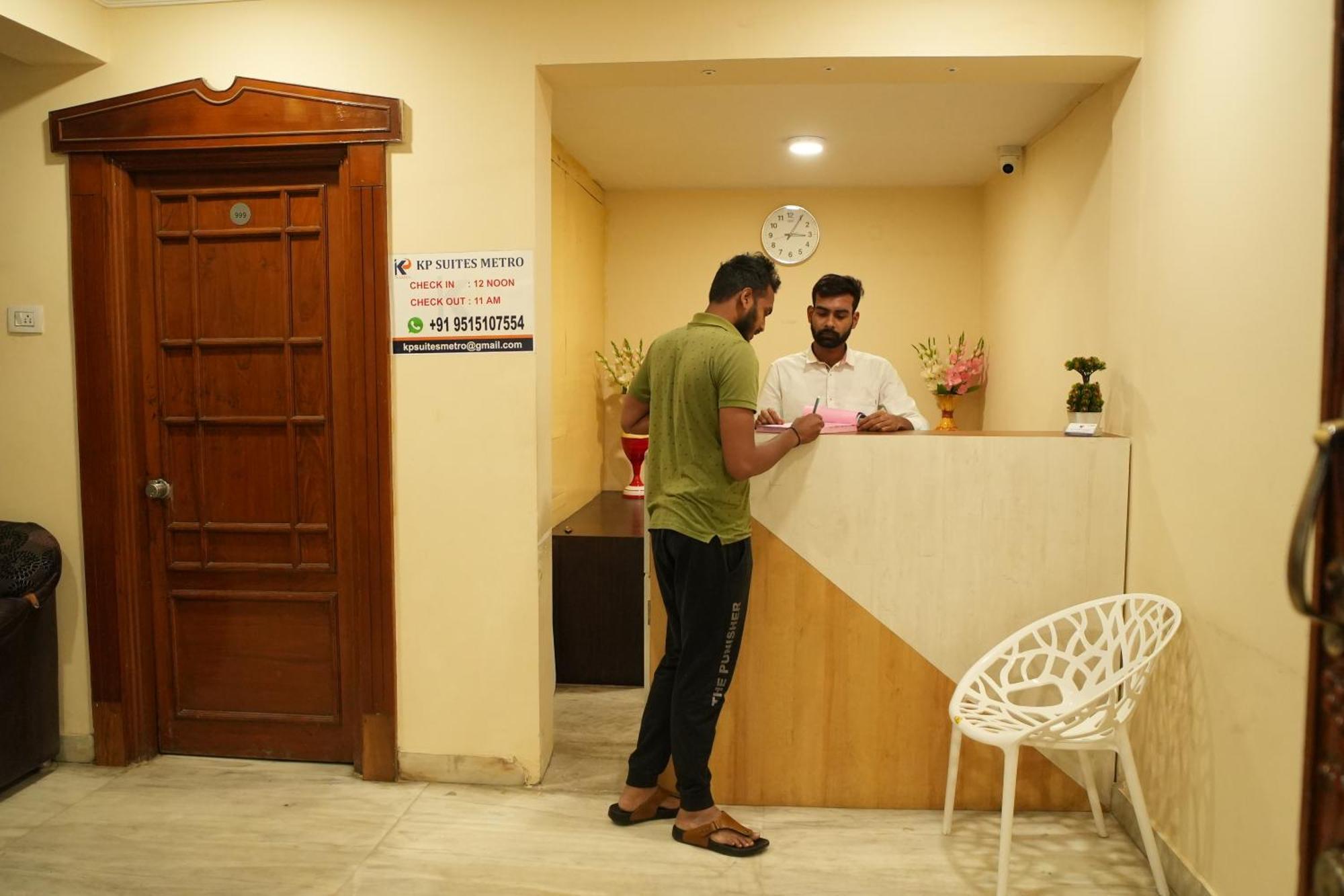 Hotel Kp Suites Metro Hyderabad Esterno foto