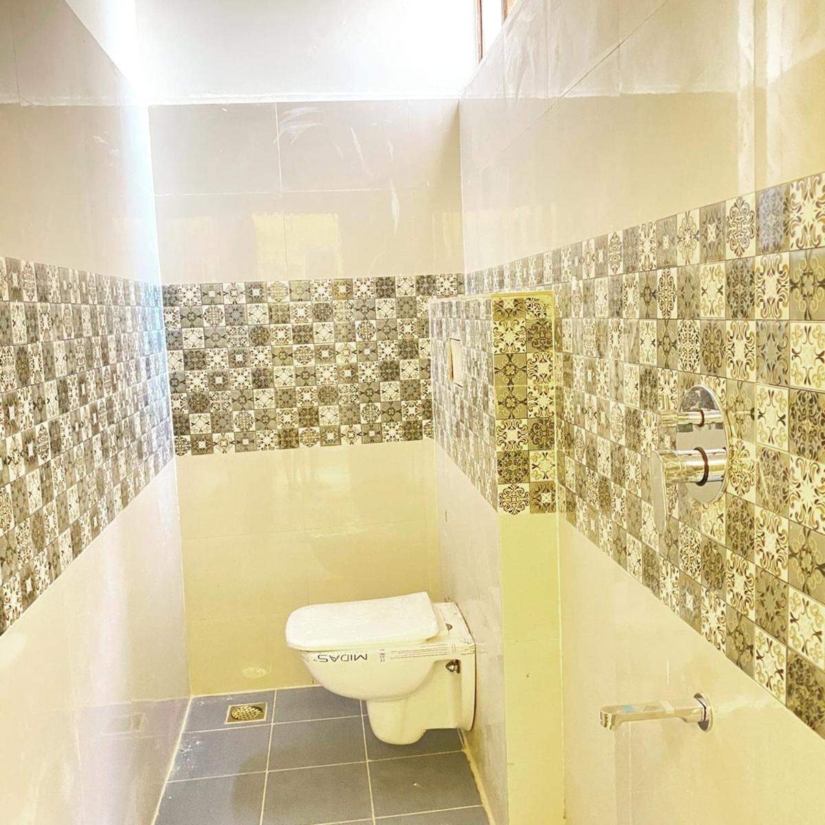 Hotel Kp Suites Metro Hyderabad Esterno foto
