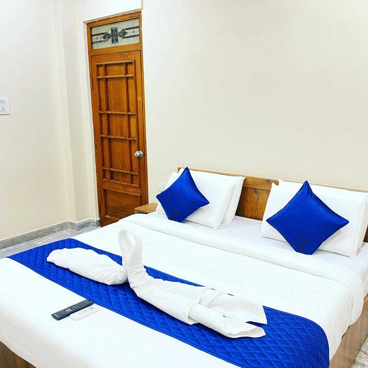 Hotel Kp Suites Metro Hyderabad Esterno foto